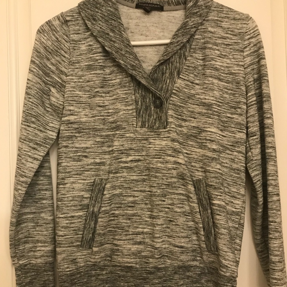 Banana Republic front pocket sweatshirt